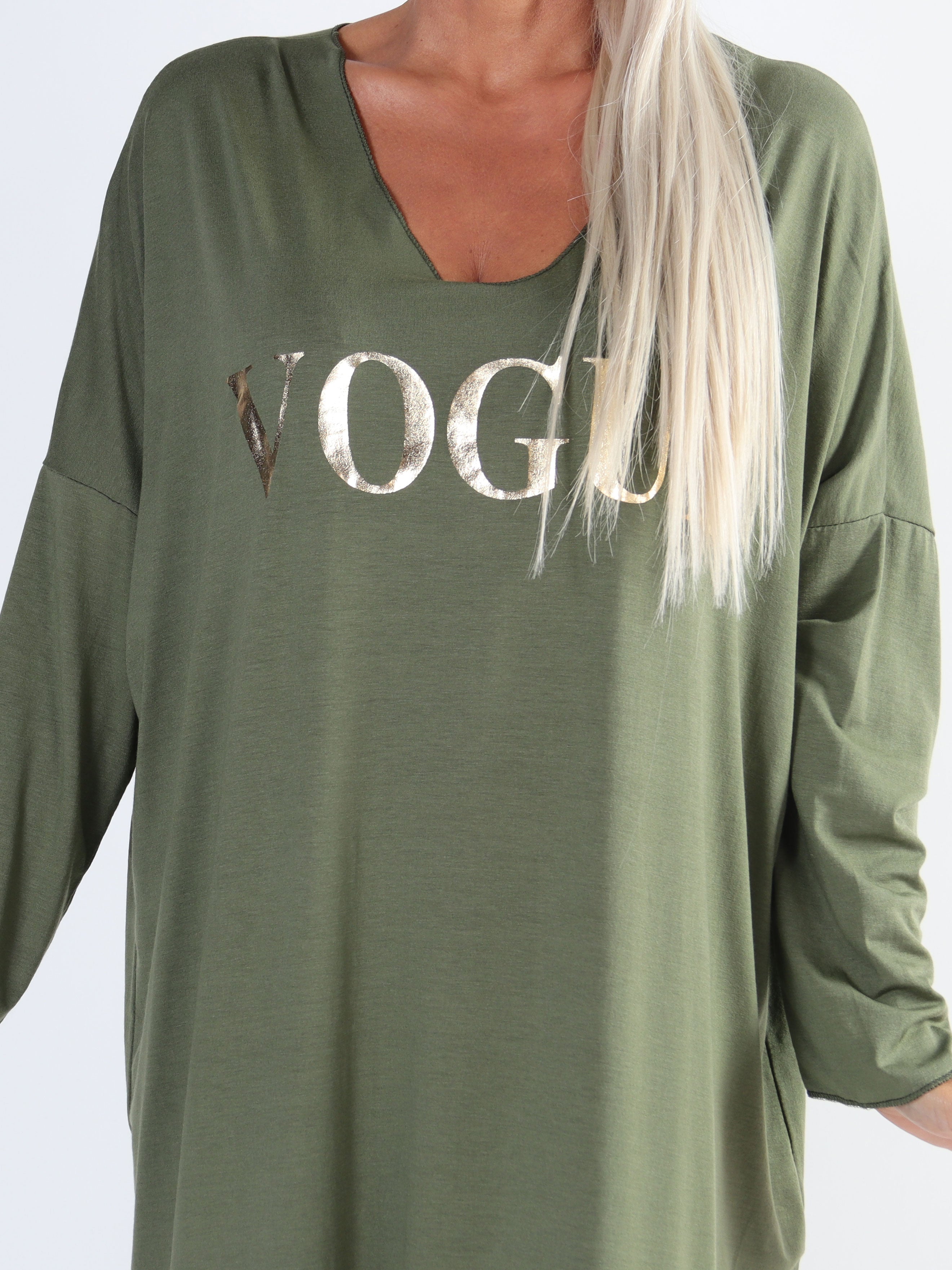 Vogue Long Sleeve - Langærmet plus size kjole i viskose med guld skrift